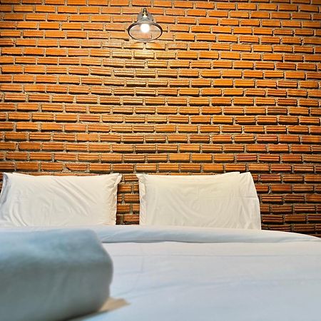 S1 City Hotel Бурирам Екстериор снимка
