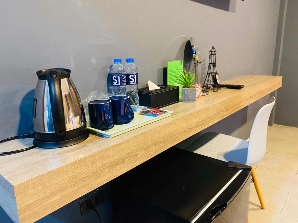S1 City Hotel Бурирам Екстериор снимка