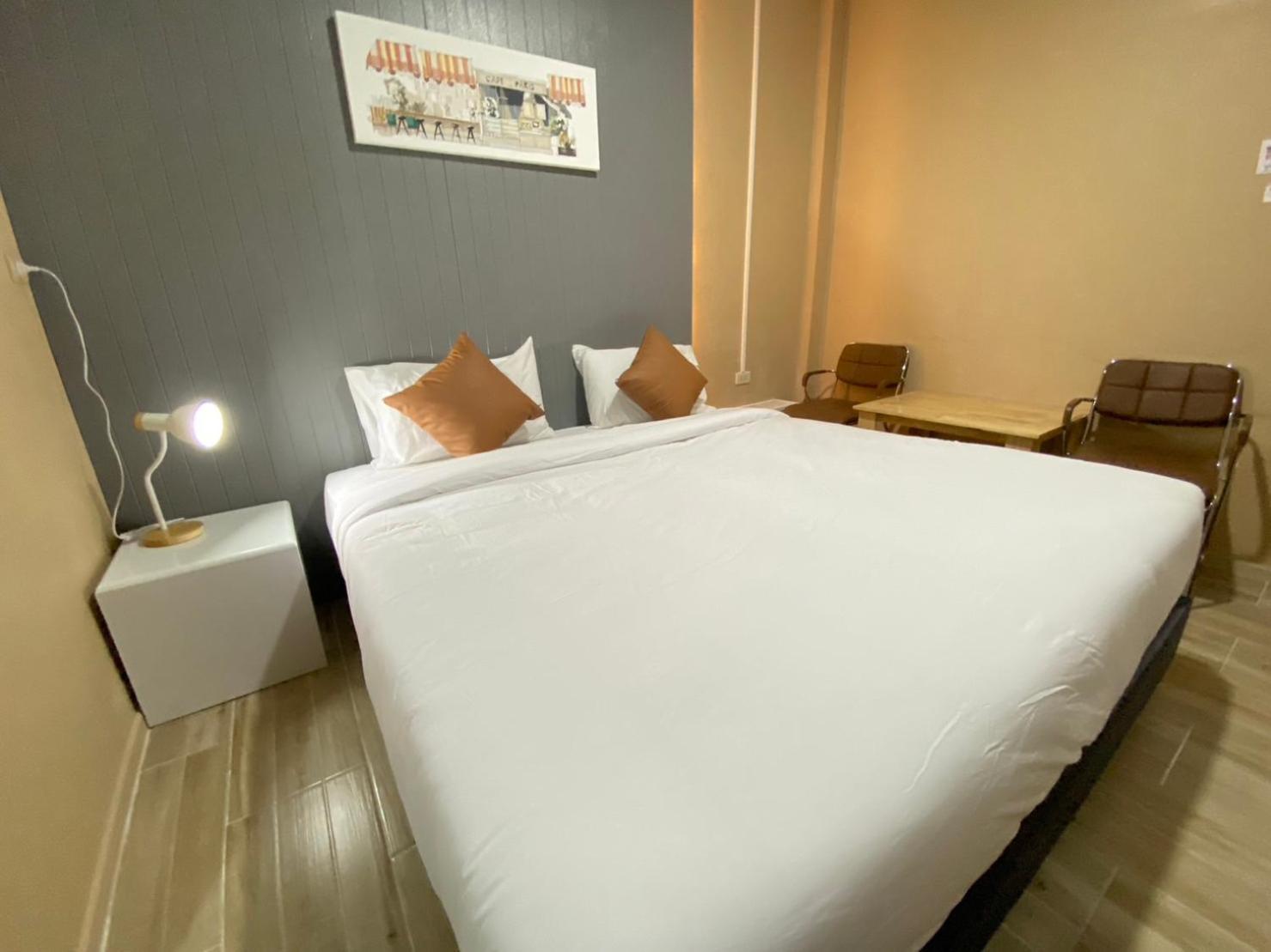 S1 City Hotel Бурирам Екстериор снимка