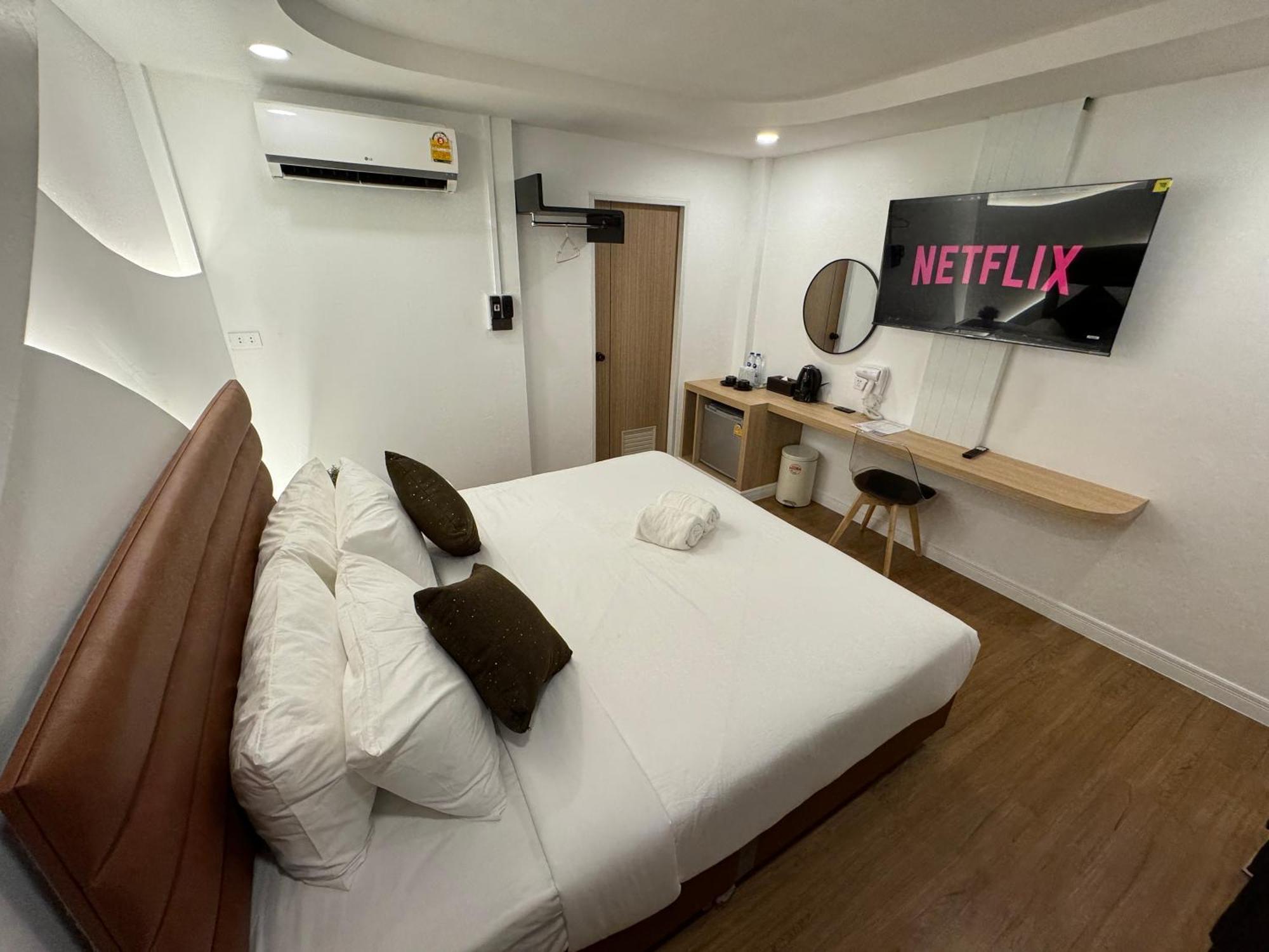 S1 City Hotel Бурирам Екстериор снимка