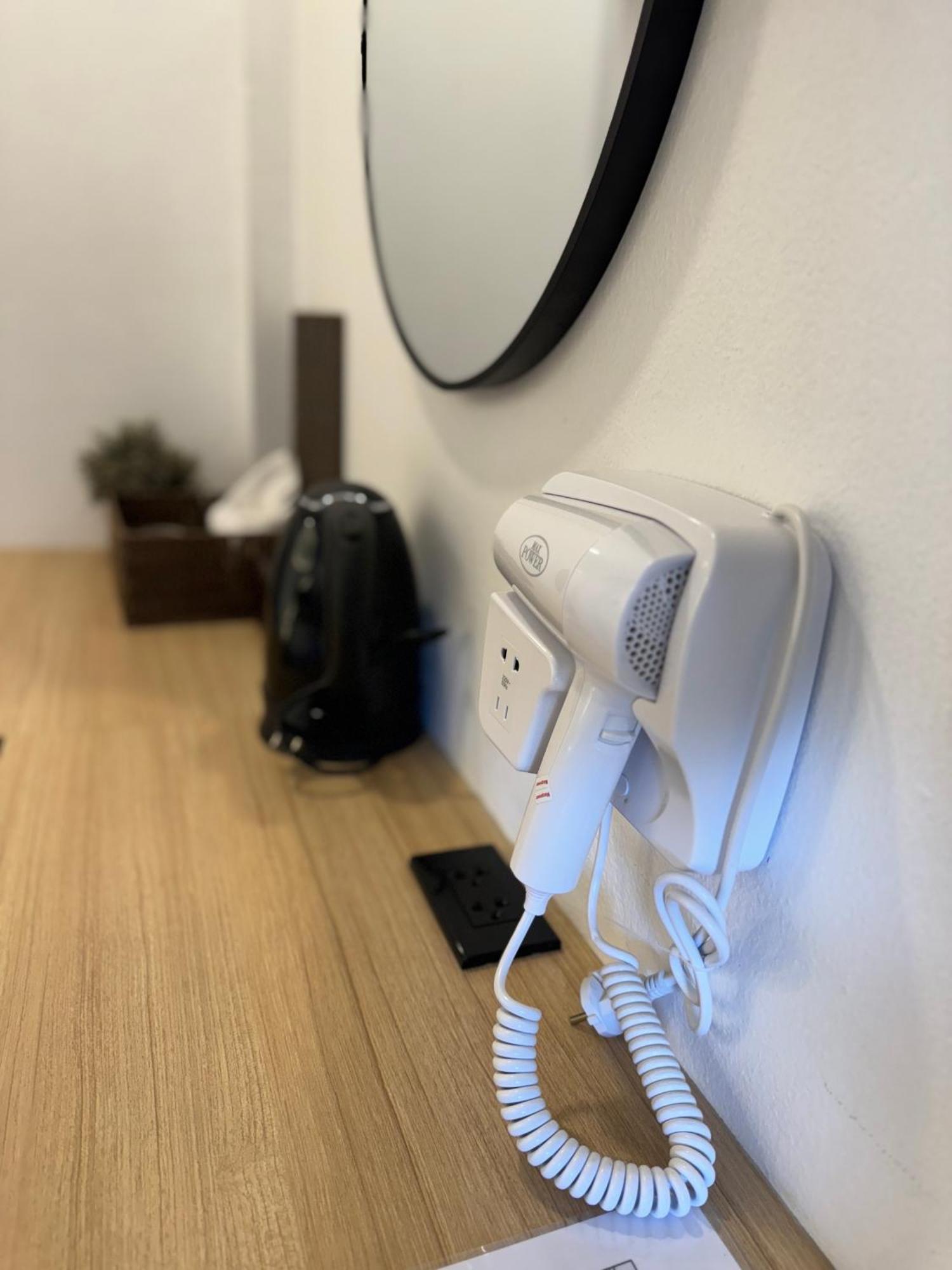 S1 City Hotel Бурирам Екстериор снимка