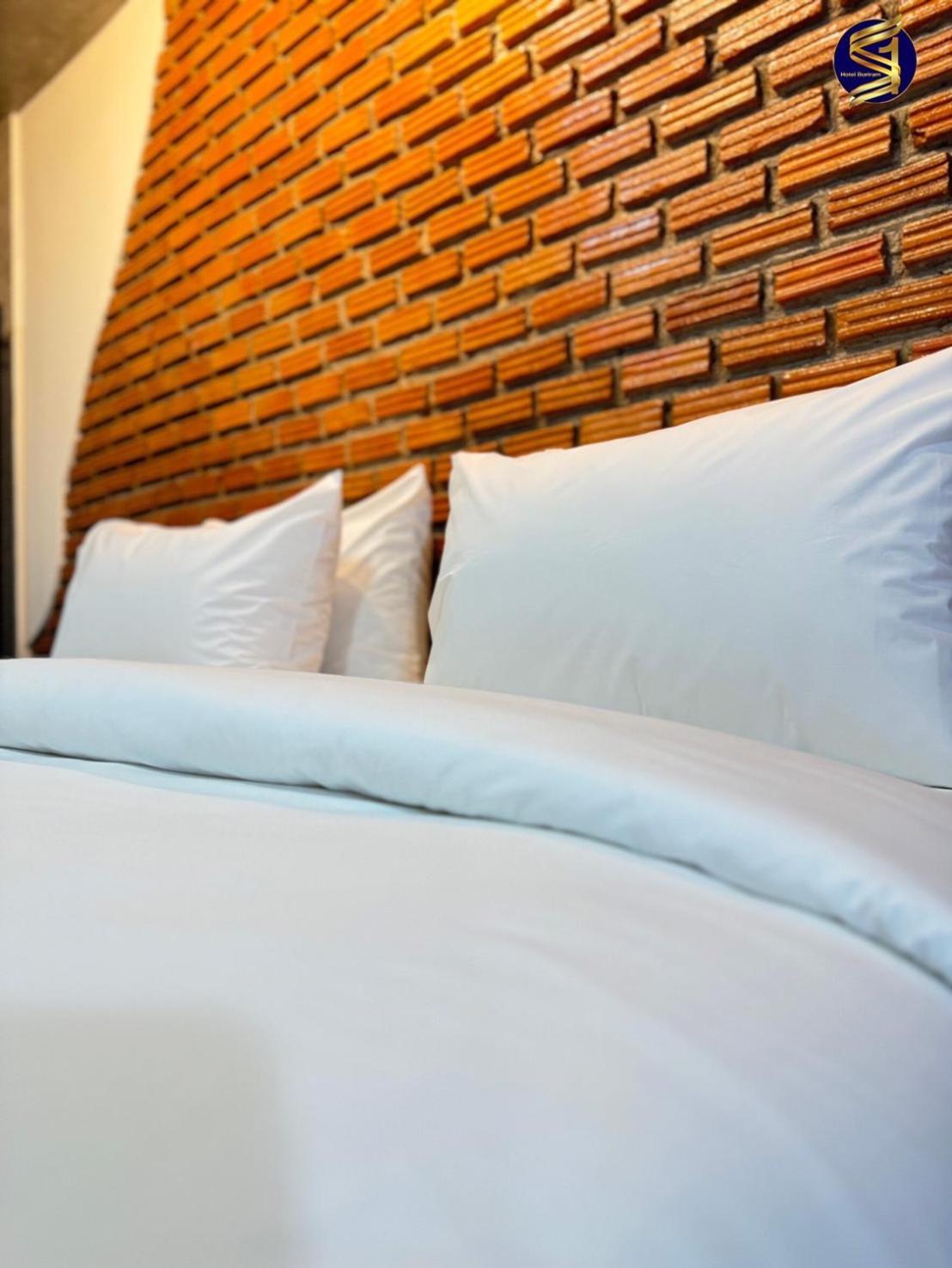 S1 City Hotel Бурирам Екстериор снимка