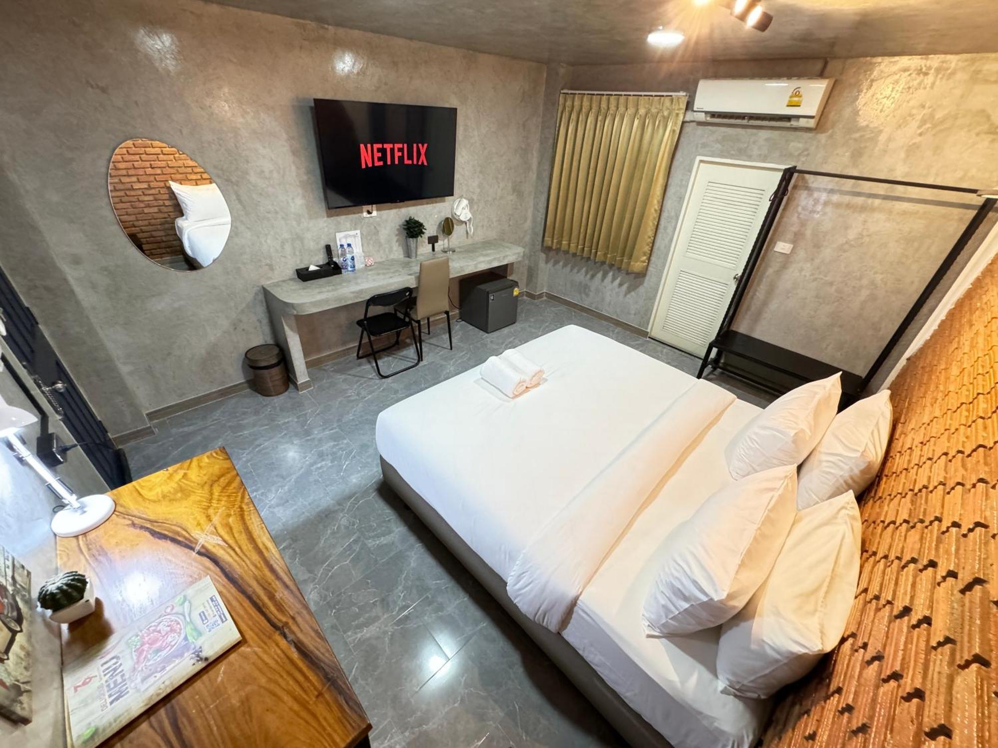 S1 City Hotel Бурирам Екстериор снимка