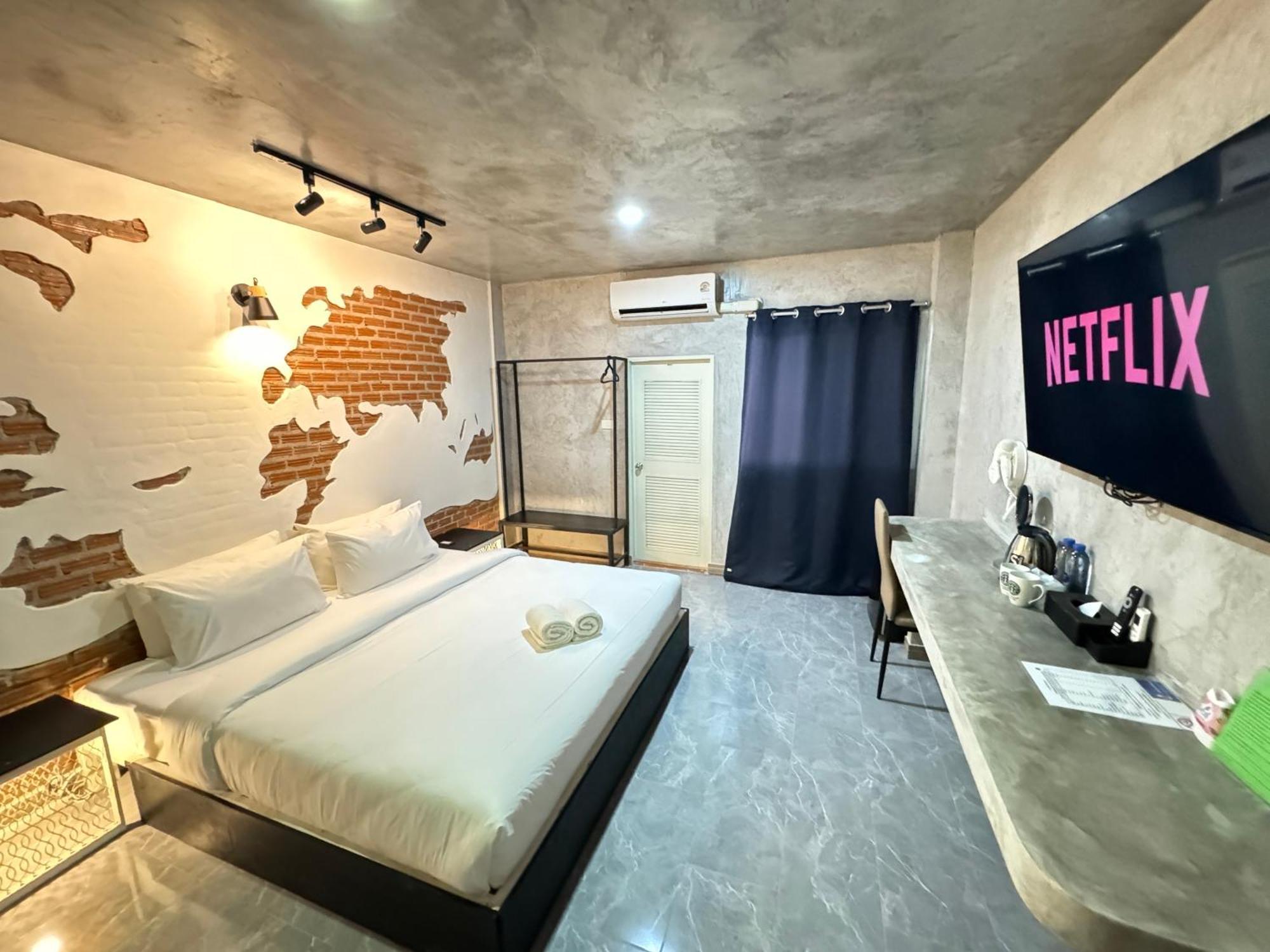 S1 City Hotel Бурирам Екстериор снимка