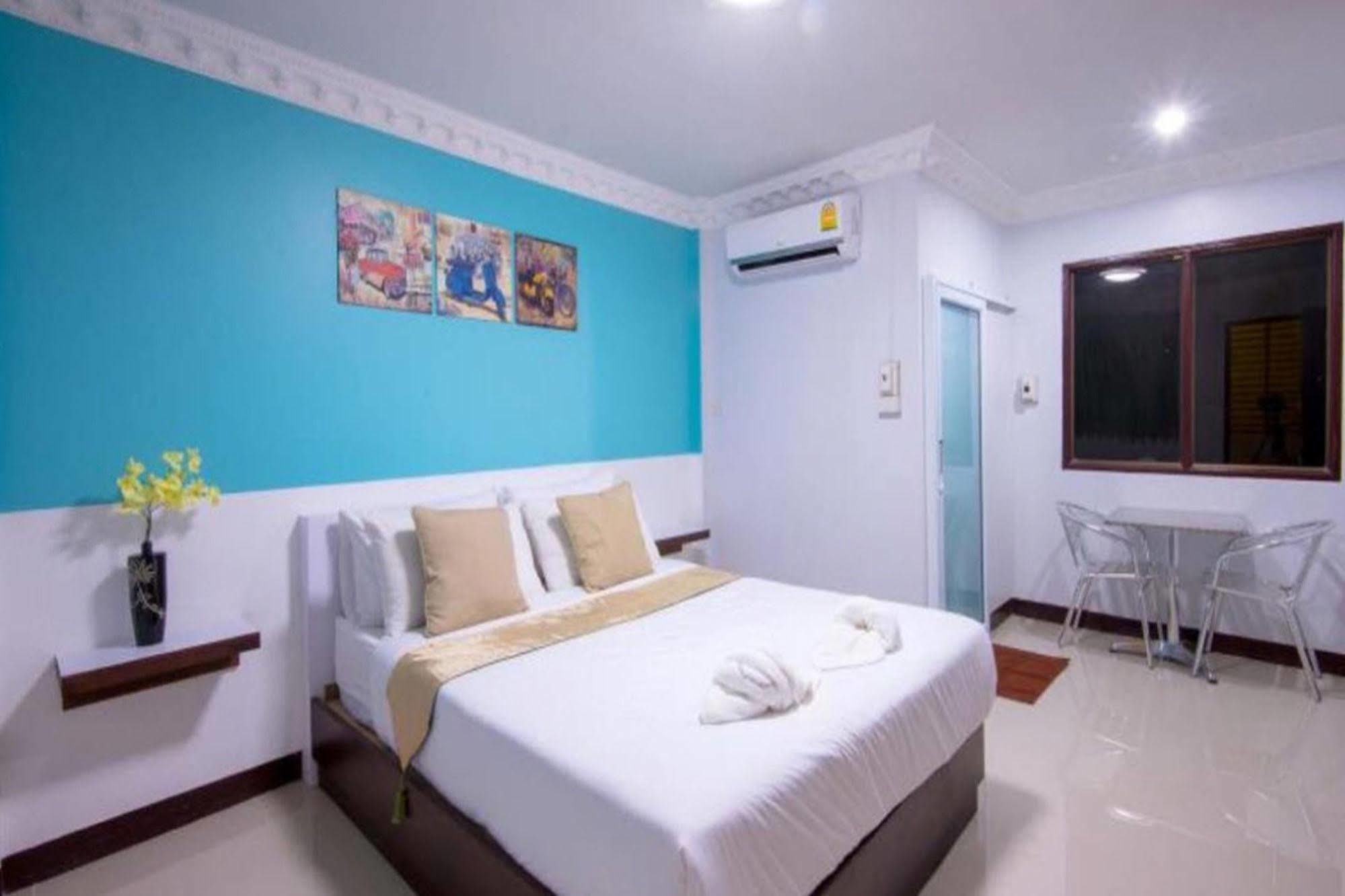 S1 City Hotel Бурирам Екстериор снимка