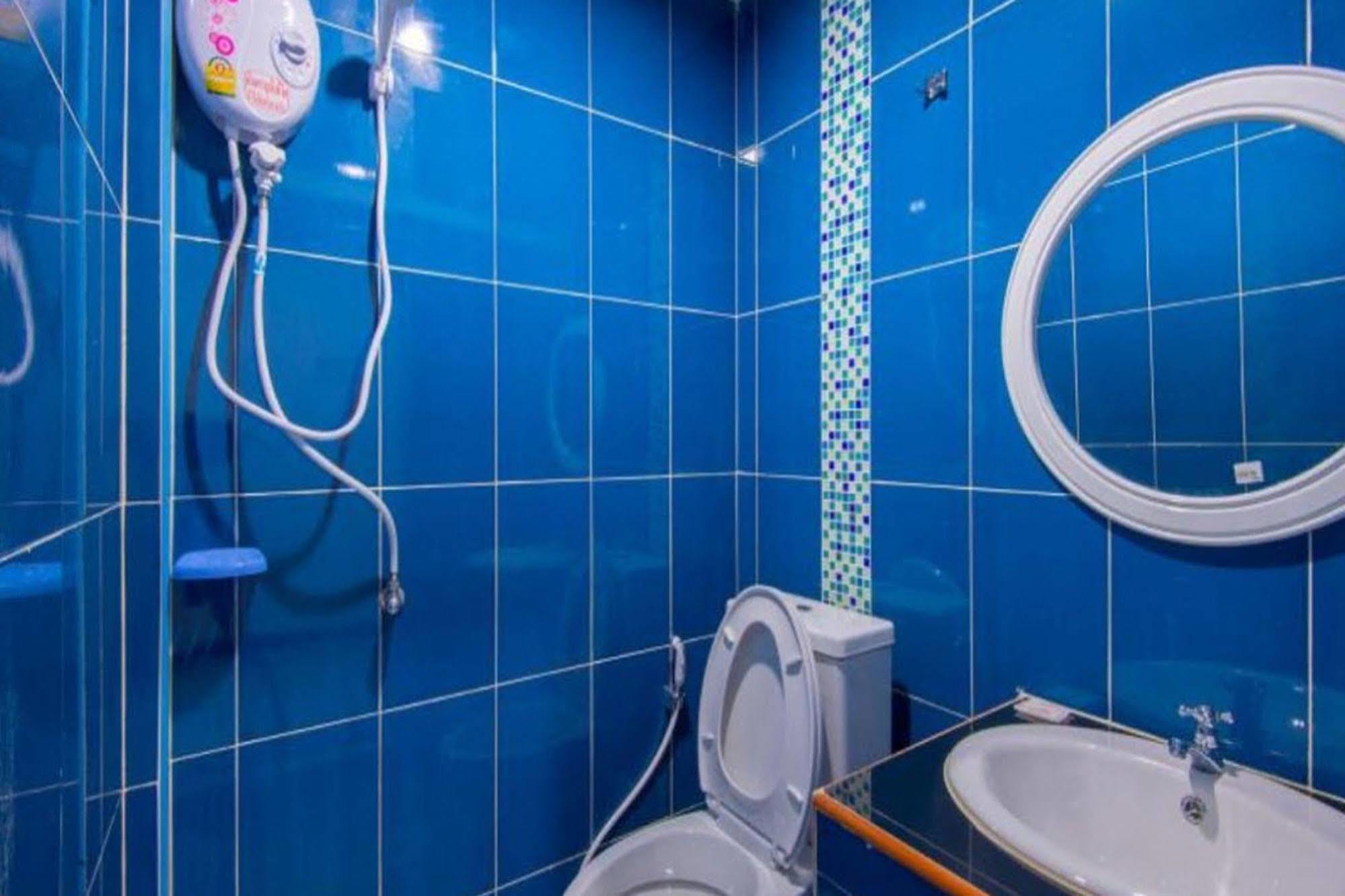 S1 City Hotel Бурирам Екстериор снимка